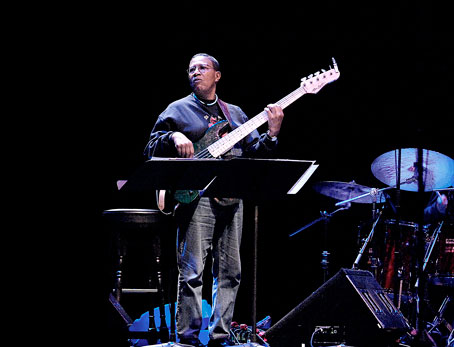 Bob Cranshaw, at Barbican, London 24 november 2007 © David Sinclair