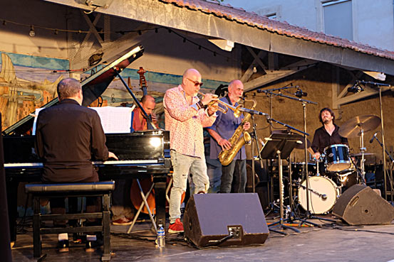 Laurent Fickelson (p), Sylvain Romano (b), St&eacute;phane Belmondo (tp), Lionel Belmondo (ts), Mathieu Chazarenc (dm), Pertuis, 6 ao�t 2022 &copy; Ellen Bertet