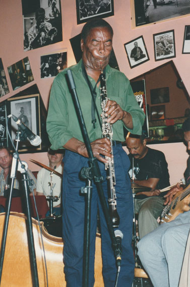 Sonny Simmons au cor anglais, Le Club, Ax-Les-Thermes, tournée de juillet-aot 1995 © Alain Dupuy-Raufaste by courtesy