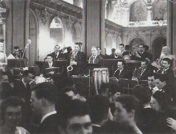 Philippe (dm) dans le Grand Orchestre d'Alix Combelle (debout, ts) © Photo X, Collection Famille Combelle, by courtesy