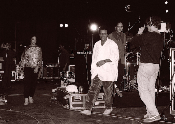 Wayne Shorter avec Marilyn Mazur (à gauche) et Terri Lyne Carrington (à droite), Grenoble Jazz Festival, 1987 © Pascal Kober