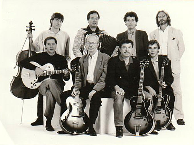 Octet de Christian Escoudé en 1989: Vincent Courtois (cello), Marcel Azzola (acc), Alby Cullaz (b), Philippe Combelle (dm) Paul Challain Ferret, Jimmy Gourley, Christian Escoudé, Frédéric Sylvestre (g) © Photo X, Collection Famille Combelle, by courtesy