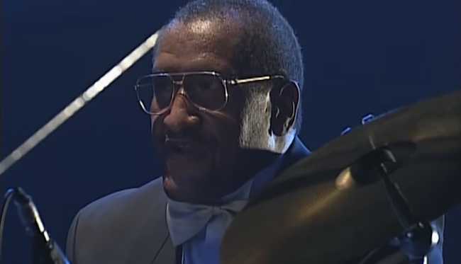 Jimmie Smith en trio avec Hank Jones et Santi Debriano, Kobe, Japon, 4 d&eacute;cembre 1996, image extraite de YouTube
