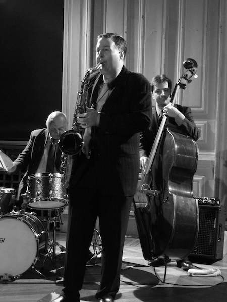 Michel Denis (dm), Harry Allen (as) et Nicola Sabato (b), Mairie du XIIIe arrdt., Paris, avril 2009 © Maï Maï Michel Denis (dm), Harry Allen (as) et Nicola Sabato (b), Mairie du XIIIe arrdt., Paris, avril 2009 © Maï Maï