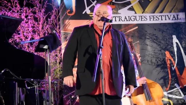 �Le Blues du Dentiste� chant&eacute; par Daniel Huck avec Ze French Project Eric Luter, Entraigues Jazz Festival, 1er juin 2018, image extraite de YouTube