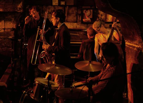 Patrick Bacqueville (voc, tb), Esaie Cid (as), Philippe Milanta (p), Mo�ra Montier-Dauriac (b), Elisabeth Keledjian (dm), Caveau de La Huchette, 1er avril 2023 &copy; J&eacute;r�me Partage