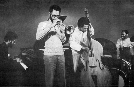 Stanley Cowell, Charles Tolliver, Cecil McBee, Jimmy Hopps, le Music Inc.  l'origine du Label Strata-East © Photo Wallace Hewitt, c. 1970-71 (by Courtesy of Stanley Cowell, parue dans Jazz Hot n586)