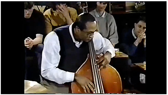 1986. Reggie Johnson au sein d'un All Star avec Johnny Griffin, Woody Shaw, John Hicks, Alvin Queen, au Subway, Cologne © YouTube