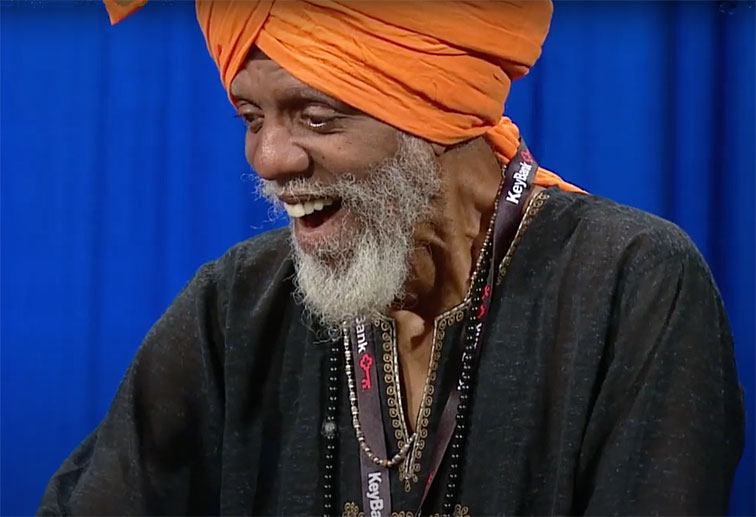 Dr. Lonnie Smith en 2018, dans le cadre d'une émission TV, Cleveland, OH, image extraite de YouTube (cf. vidéographie)