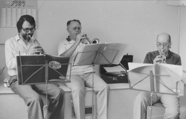 de gauche  droite: Michel Laplace, Michel Décourrire, Fred Gérard, Chennevires-sur-Marne (94), 17 aot 1989 © Lisiane Laplace