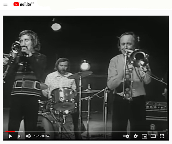 Pat Halcox (tp), Graham Burbidge (dm), Chris Barber (tb), Jazz Harmonie, France, septembre 1972, vidéo YouTube, cliquez sur l'image Pat Halcox (tp), Graham Burbidge (dm), Chris Barber (tb), Jazz Harmonie, France, septembre 1972, vidéo YouTube, cliquez sur l'image