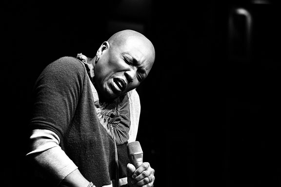 Dee Dee Bridgewater at Ronnie Scott's, London, 19 april 2010 © David Sinclair