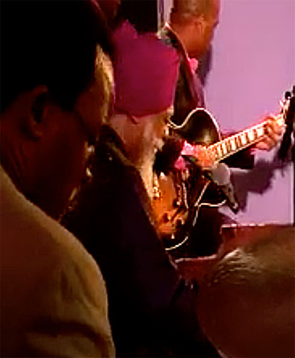 Herlin Riley, Dr. Lonnie Smith, Russell Malone, Iridium, New York, 2008 Image extraite de YouTube (cf. vidéographie)