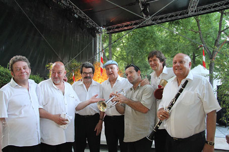 de g  d: Franois Laudet (dm), Patrick Artero (tp), Jean-Claude  Bénéteau (b), David Herridge (p), Alain Cressot (le directeur du festival qui tient la trompette), Patrick Bacqueville (tb), Pete Allen (cl), Festival de Corbeil-Essonnes, 2015 © photo X, Collection David Herridge, by courtesy