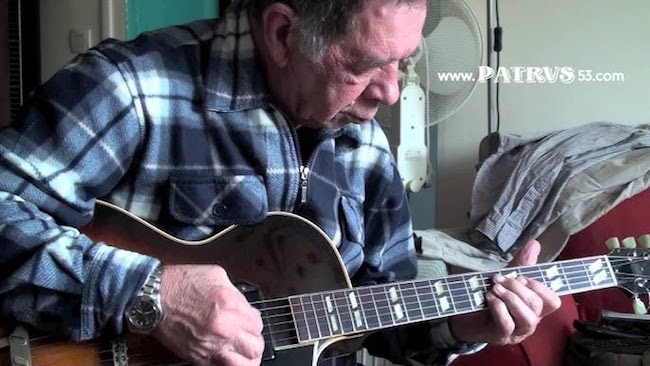 Ren&eacute; Mailhes chez lui en 2011, image extraite de YouTube