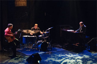 Larry Goldings, Peter Bernstein, Bill Stewart © photo Dennis Alix by courtesy of FIJM