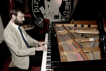 Rossano Sportiello, at Pizza Express, Londres, 17 aout 2006 © David Sinclair