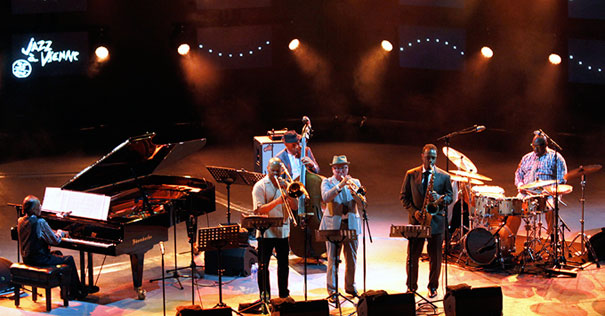 The Messengers Legacy: Johnny O'Neal (p), Robin Eubanks (tb), Essiet Okon Essiet (b), Brian Lynch (tp), Craig Handy (ts), Ralph Peterson, Jr. (dm), Jazz  Vienne, 9 juillet 2015 © Pascal Kober