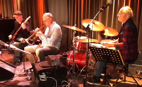 Beno�t Vanderstraeten (eb), Marc Frankinet (tp, flh), Antoine Cirri (dm), Jazz Station, 8 novembre 2023 &copy; Jean-Marie Hacquier