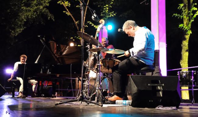 Jacky Terrasson (p), Sylvain Romano (b), Lukmil Perez (dm), Jazz Festival Roger Mennillo, St-Cannat, 9 juillet 2023 &copy; Ellen Bertet