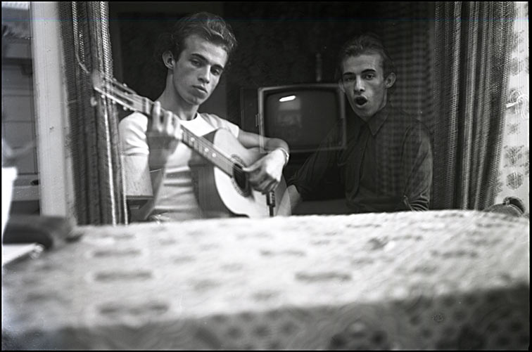 Un des premiers autoportraits, 1975 &copy; Christian Ducasse by courtesy Ducasse Family