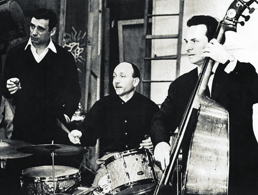 Yves Montand, Roger Paraboschi et Emmanuel Soudieux  Photo X, by courtesy of Roger Paraboschi (parue dans le n573)