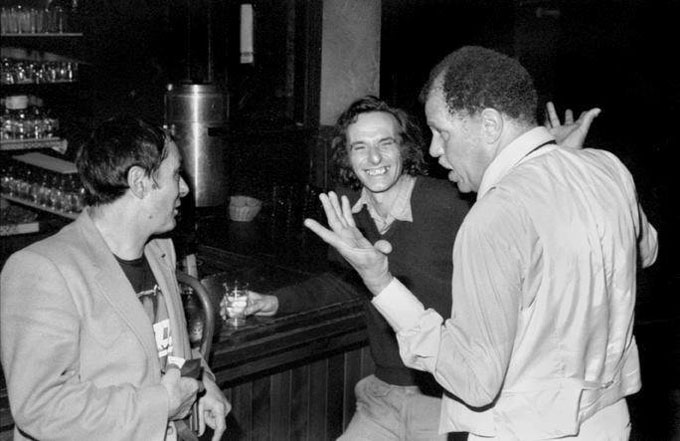 Art Pepper, Jack Hirschman (un pote de la Beat génération)  l'écoute des histoires de Dexter Gordon, Keystone Korner San Francisco © Brian McMillen by courtesy of Todd Barkan Keystone Korner 