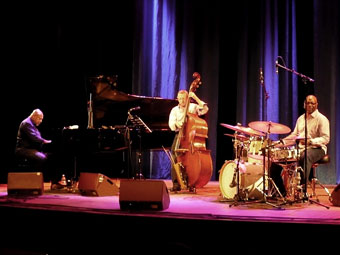 Kenny Barron, George Mraz, Lewis Nash © Claire Dugast