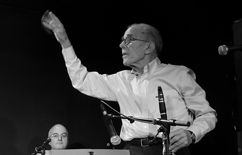 Claude Abadie pour le concert anniversaire de ses 90 ans, Petit Journal Montparnasse, 16 janvier 2010 © Laurent Coste, by courtesy