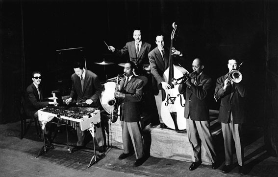 Edward's Jazz Band: Bernard Peiffer, Geo Daly, Don Byas, Roger Paraboschi, Jean Bouchety, Bill Coleman, Benny Vasseur  Janvier 1949 © Photo X by courtesy of Roger Paraboschi