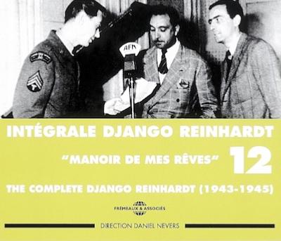 1943-1945. Intégrale Django Reinhardt (sur la pochette aux côtés de Charles Delaunay) vol. 12, Frémeaux & Associés