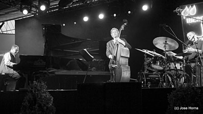 Danilo Perez Trio, Ben Street, Adam Cruz au festival de Jazz de Vitoria 2011 © Jose Horna