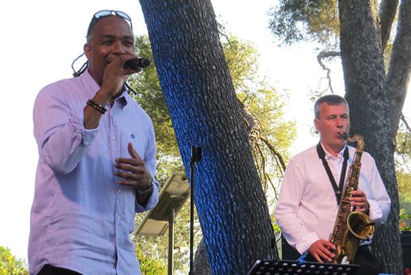 Ronald Baker (voc), David Sauzay (ts), St-Rapha�l, 12 ao�t 2024 &copy; J&eacute;r�me Partage