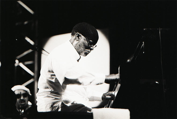 Ahmad Jamal, au second plan Idris Muhammad, Marseille © Ellen Bertet