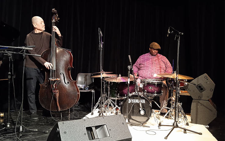 Kiyoshi Kitagawa (b) et Johnathan Blake (dm), St-Cannat, 20 novembre 2025 &copy; Ellen Bertet