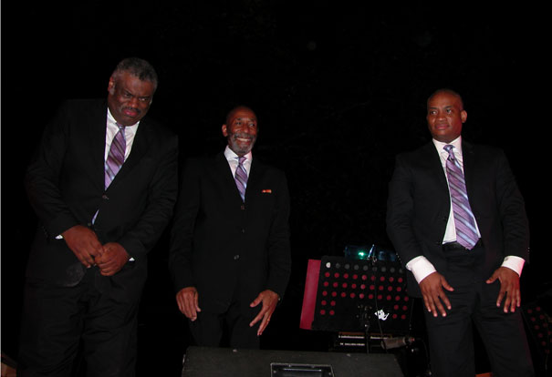 Ron Carter Trio: Mulgrew Miller (p), Ron Carter (b) et Russell Malone (g),  Jazz  Beaupré, 16 juillet 2010 © Félix W. Sportis