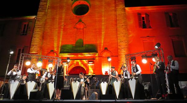 Chicago Stompers avec Prokhor Burlak et Jean-Fran�ois Bonnel (ss, � droite), Festival de Big Bands de Pertuis, 9 ao�t 2024 &copy; J&eacute;r�me Partage