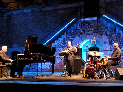 Steve Kuhn, Steve Swallow, Billy Drummond, Jazz Fort Napoléon, La Seyne-sur-Mer 2012 © Serge Baudot