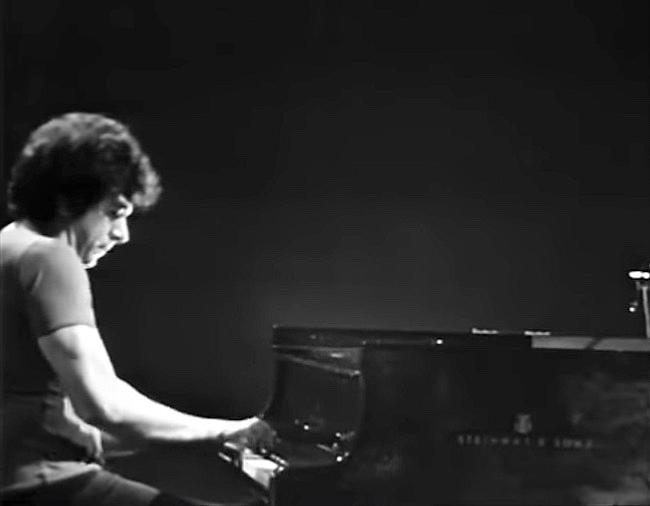 Ren&eacute; Urtreger avec Johnny Griffin (ts), Alby Cullaz (b), Art Taylor (dm), Ch�teauvallon, 7 juillet 1971 (Studio TV//Archives INA), image extraite de YouTube