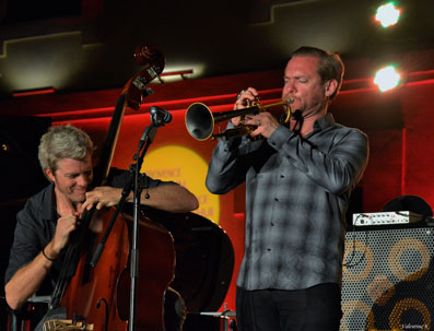 Kyle Eastwood et Quentin Collins © Valentine Kieffer by courtesy of Marseille Jazz des Cinq Continents