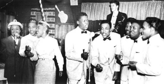 Kings and Queens: Della Griffin, Renee Stewart, Bunny Foy, Billy Adams, Sonny Till, Aaron Cornelius, Jerry Holeman, Albert Russell (1957), image extraite de https://doo-wop.blogg.org