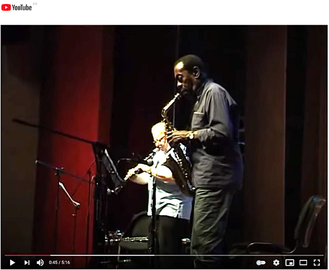 Sonny Simmons/Michael Marcus, Cosmosamatics, Ukraine, 16 mai 2011, image extraite d'une video YouTube