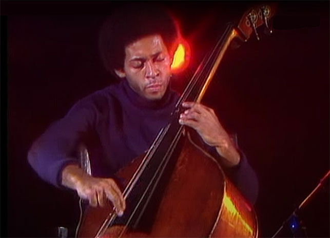 Juini Booth, McCoy Tyner Quintet, Berliner Jazzstage, Berlin, 1er novembre 1974, image extraite de Youtube (https://www.youtube.com/watch?v=GPDv7eopy-k)