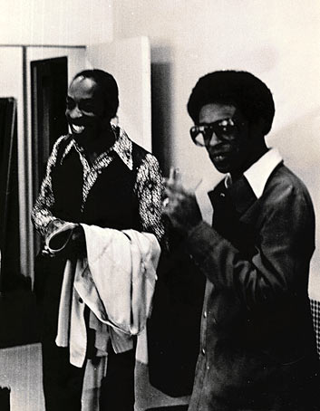 Sam Jones et Louis Haynes, c. 1970 © photo X by courtesy of Louis Hayes (www.louishaynes.net)