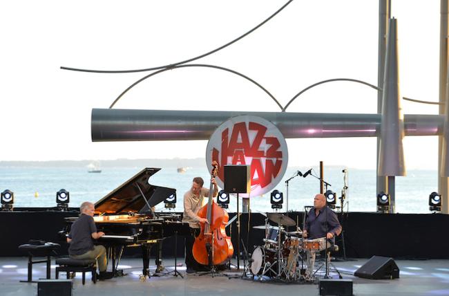 Brad Mehldau (p), Larry Grenadier (b), Jeff Ballard (dm), Jazz � Juan, 15 juillet 2023 &copy; Rivierakris, by courtesy of Jazz � Juan