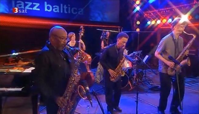 James Moody (ts), Eva Kruse (b), Bunky Green (as), Donny McCaslin (ts), Jazz Baltica, Salzau, Allemagne, 3 juillet 2009, image extraite de YouTube